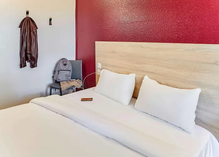 Hotel Hotelf1 Rouen Sud Parc Expos Rénové *